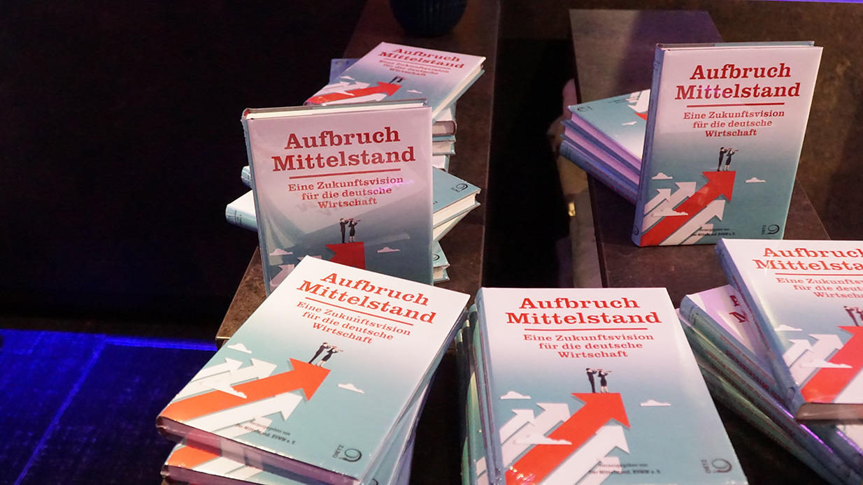 Aufbruch Mittelstand – Nico Lüdemann mit zwei Beiträgen im neuen Zukunftsband vertreten