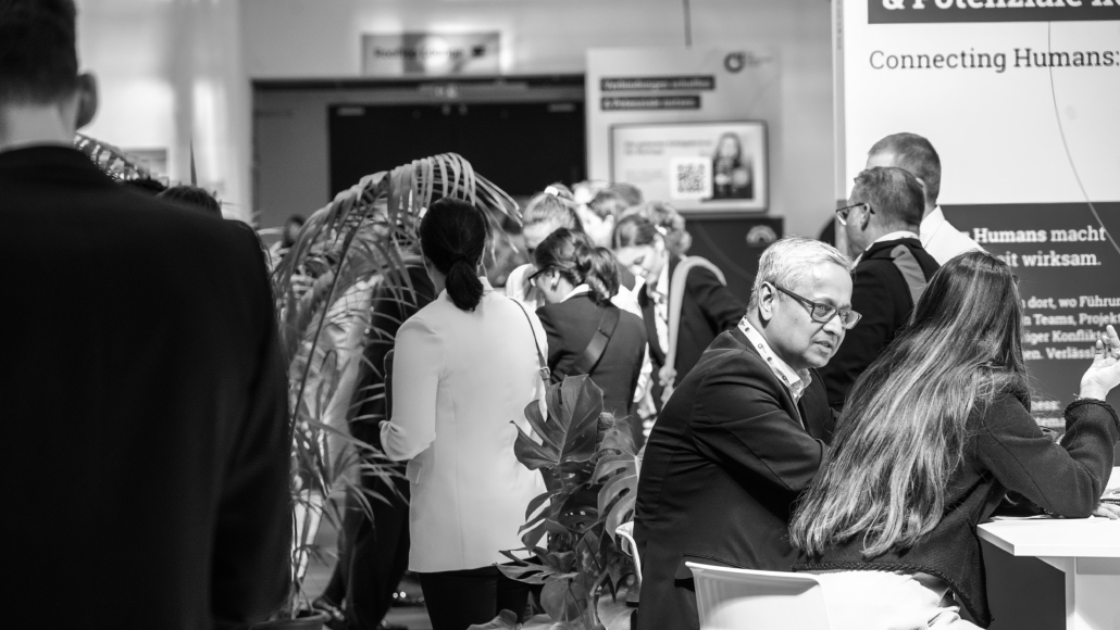 ZTM2026 Messestand schwarz weiß
