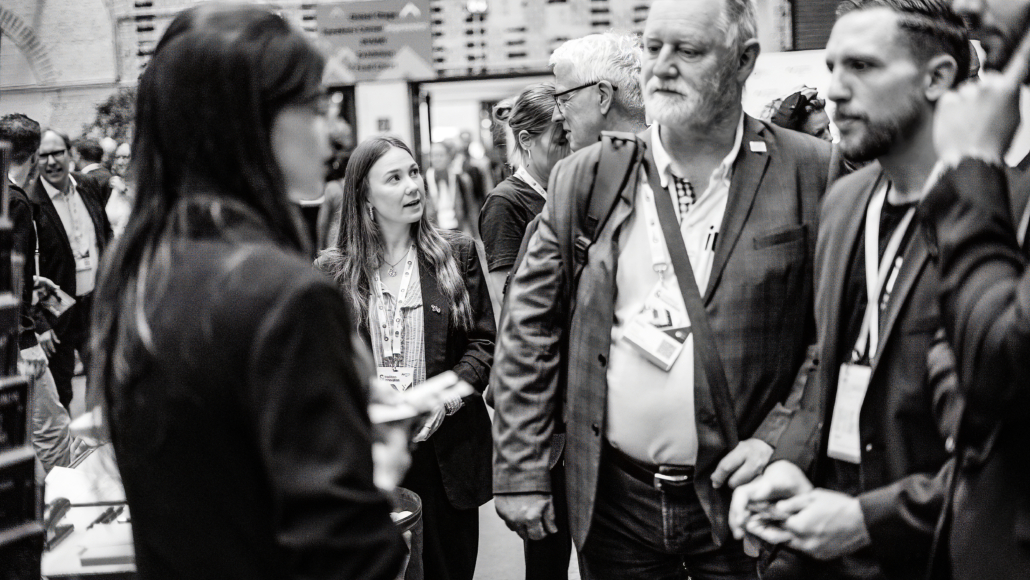 ZTM2026 Messestand schwarz weiß